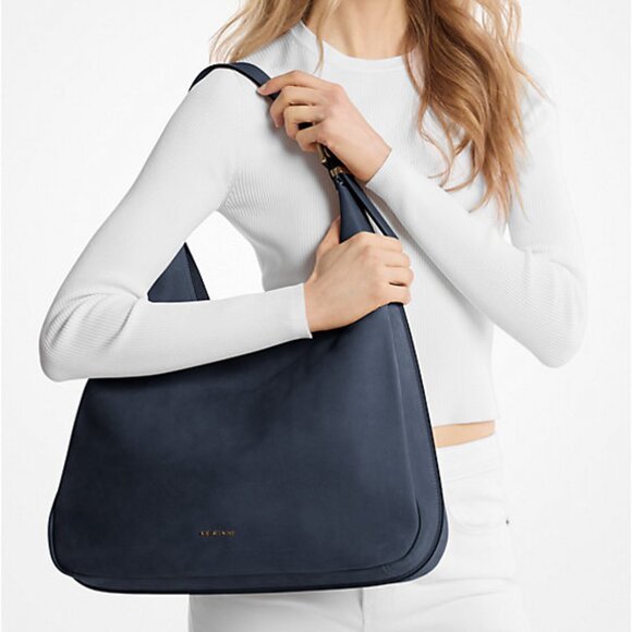 Michael Kors Classic Navy Shoulder Bag - Picture 2 of 6